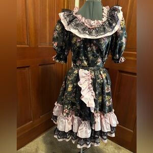 Square dance dress floral with Lace Trim. Elastic skirt and separate blouse.